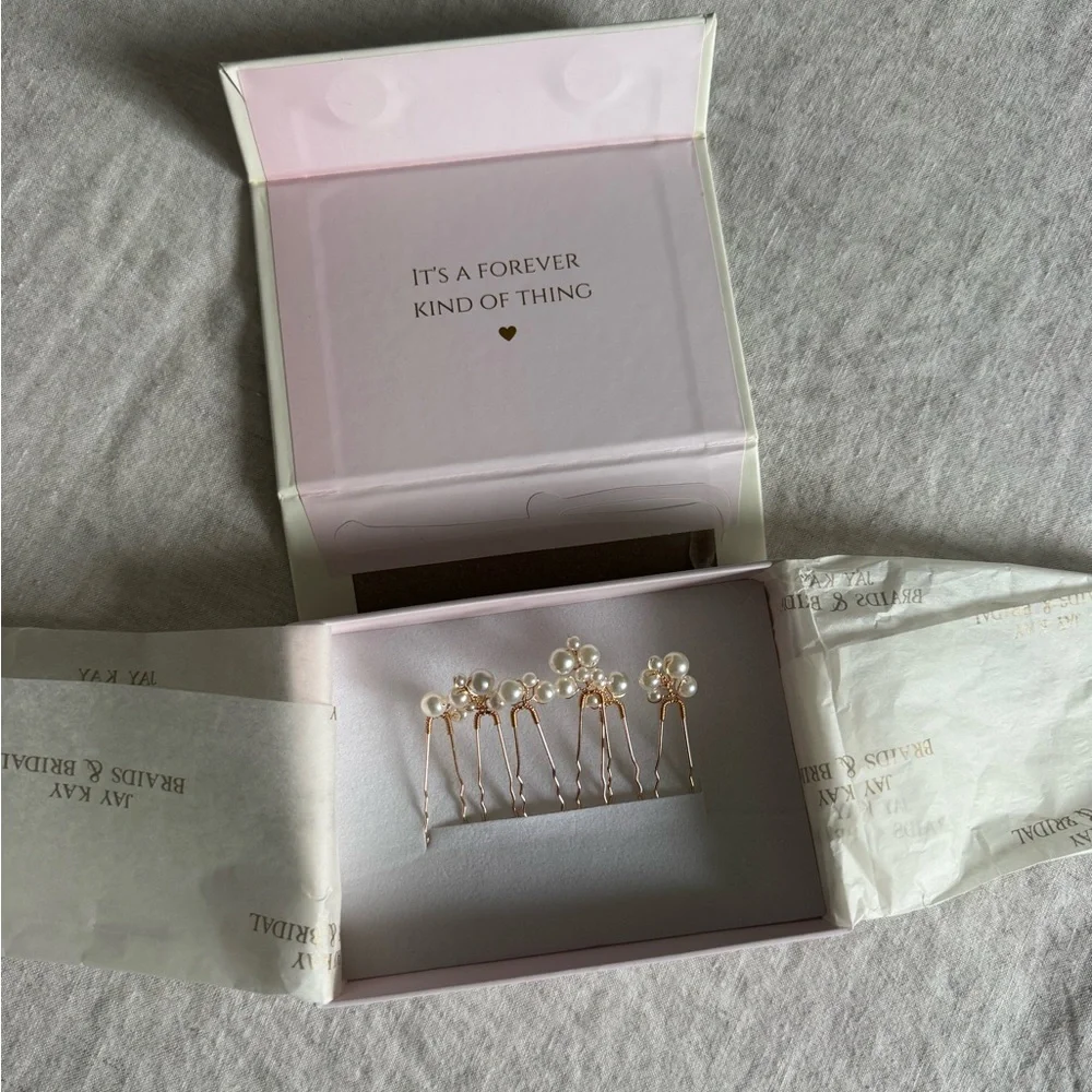Jay Kay Braids & Bridal Hair Pins - Picture 1 of 2